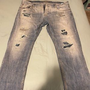 Men’s light wash jeans